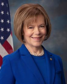 portrait of US Sen Tina Smith